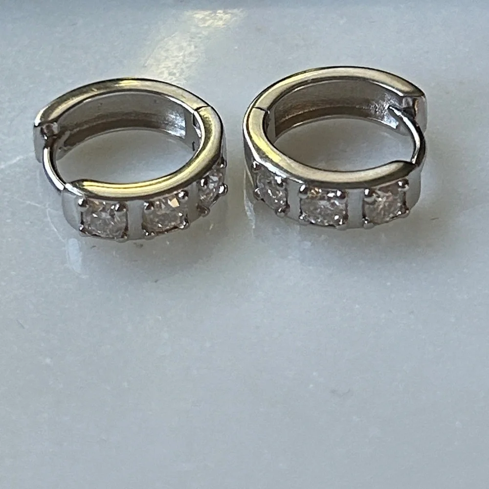 Luxury Moissanite Diamond‎ 925 sterling silver huggie earrings retail $599